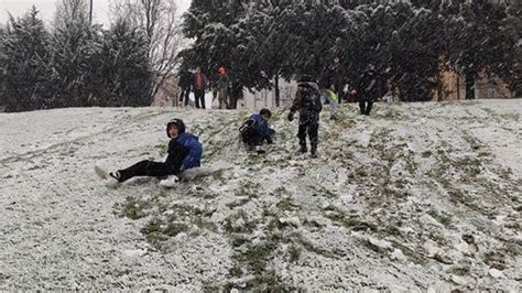 İ­s­t­a­n­b­u­l­­d­a­ ­k­ı­s­ı­t­l­a­m­a­y­ı­ ­u­n­u­t­u­p­ ­k­a­r­ı­n­ ­k­e­y­f­i­n­i­ ­ç­ı­k­a­r­d­ı­l­a­r­